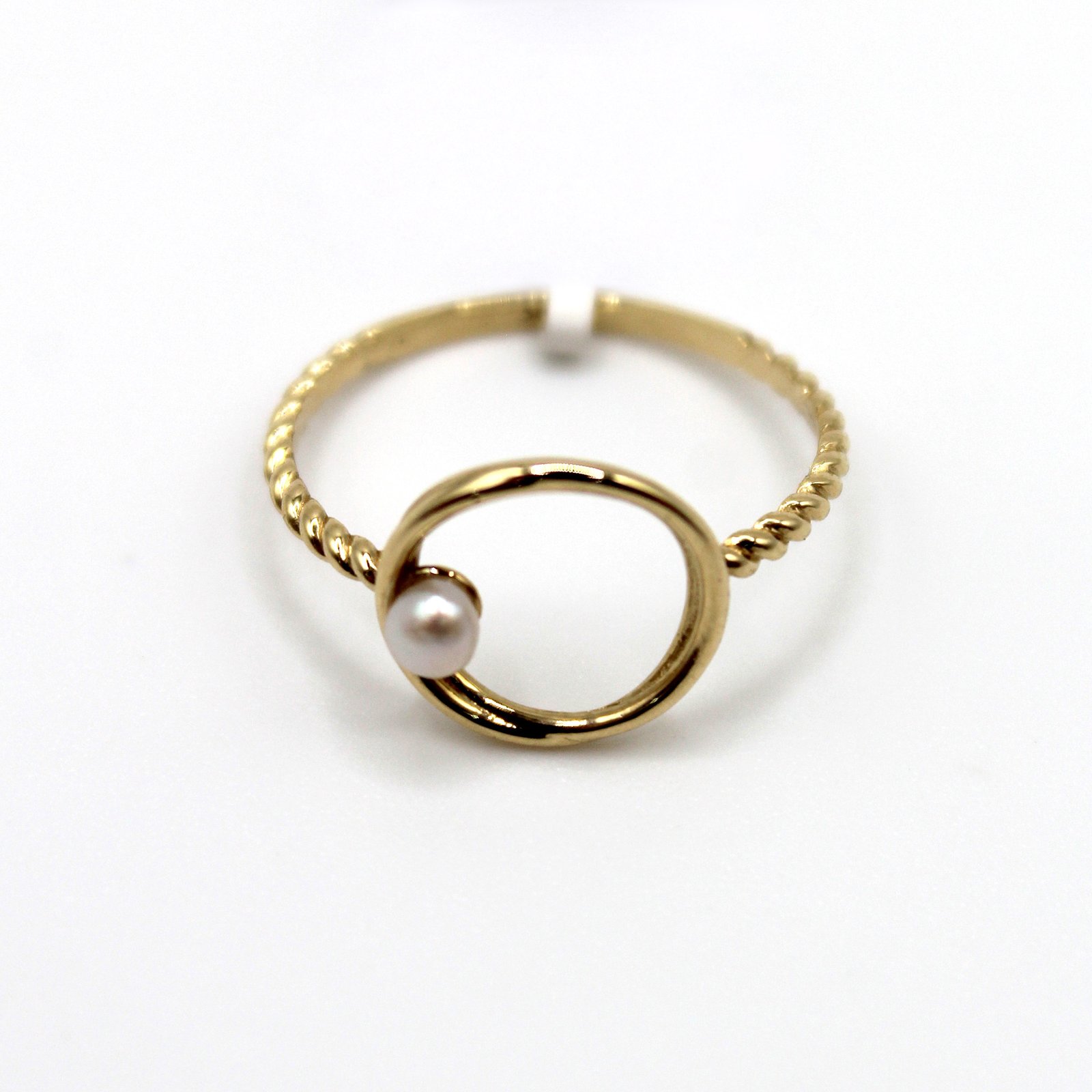 Twisted Band Circle Ring with Pearl – 14KT Gold Women’s